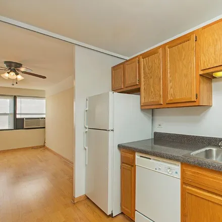Rent this 2 bed apartment on 833 West Buena Avenue