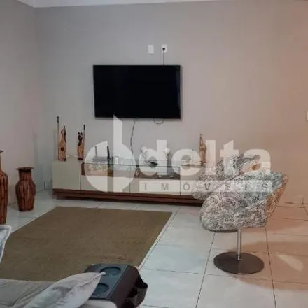 Rent this 3 bed house on Avenida João Naves de Ávila in Centro, Uberlândia - MG