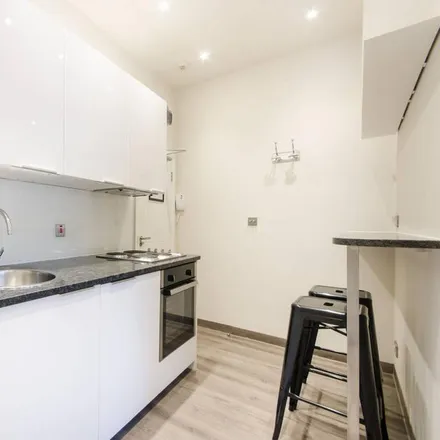 Rent this studio apartment on 54 Penywern Road in London, SW5 9AS