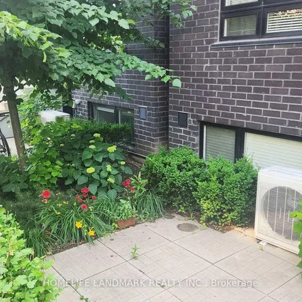 Image 7 - 1084 Briar Hill Avenue, Toronto, ON M6B 4J3, Canada - Apartment for rent
