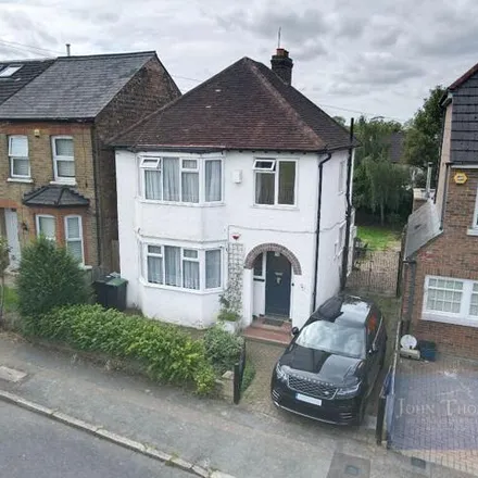 Buy this 3 bed house on Turpin's Lane in Chigwell, IG8 8AZ