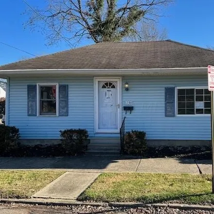 Buy this 3 bed house on 238 North George Street in Lancaster, OH 43130