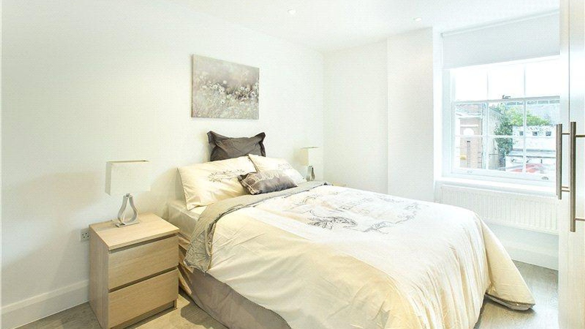 2-bedroom-apartment-at-andrews-office-furniture-fulham-high-street