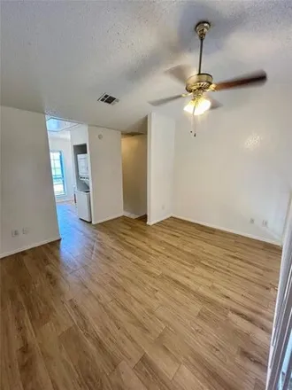 Image 8 - 2305 Aspen Street, Dallas, TX 75227, USA - Townhouse for rent