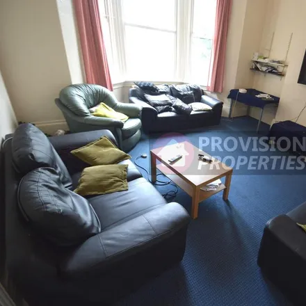 Image 1 - Spring Road, Leeds, LS6 3BF, United Kingdom - Townhouse for rent