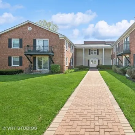 Buy this 2 bed condo on 601 Carriage Hill Drive in Glenview, IL 60025