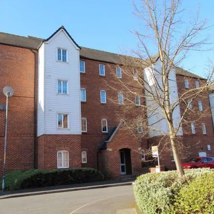 Rent this 2 bed apartment on Bridgeside Close in Brownhills, WS8 7BN
