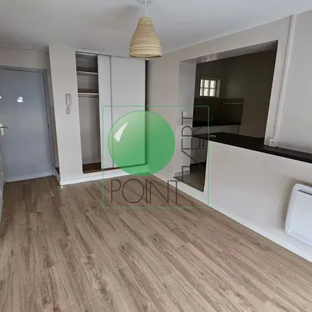 Rent this 2 bed apartment on 54 Boulevard Guynemer in 91170 Viry-Châtillon, France