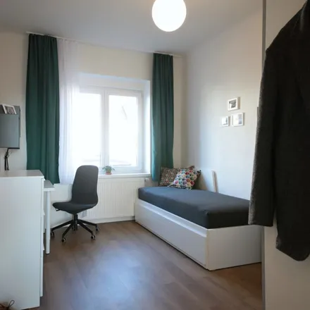 Image 8 - Čistovická 240/20, 163 00 Prague, Czechia - Apartment for rent