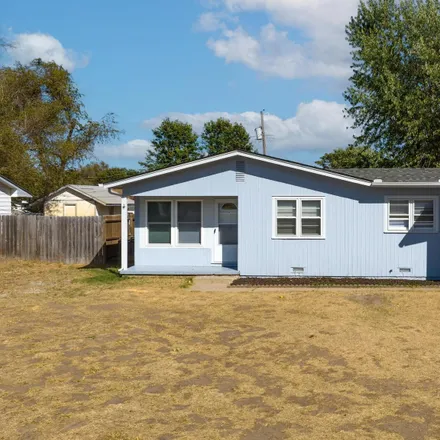 Buy this 3 bed house on 3516 South Saint Clair Street in Wichita, KS 67217