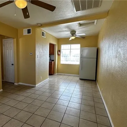 Image 4 - 219 West Monroe Avenue, Las Vegas, NV 89106, USA - Duplex for rent