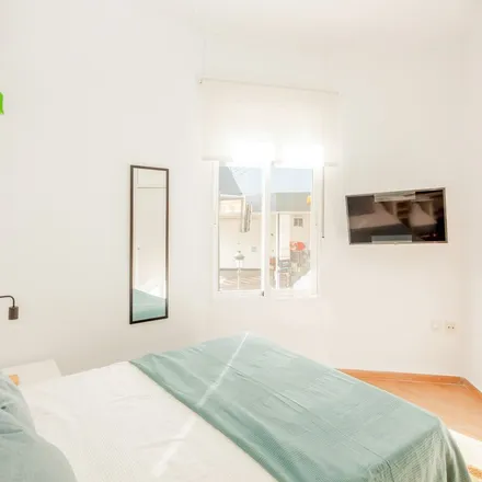Image 2 - Carrer de Cadis, 46006 Valencia, Spain - Apartment for rent