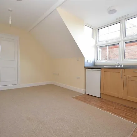 Image 1 - Deedes Avenue, Shrewsbury, SY2 6DZ, United Kingdom - Apartment for rent