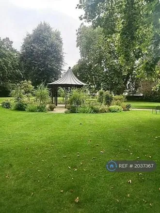 Image 7 - 1 Royal Crescent, London, W11 4RX, United Kingdom - Apartment for rent