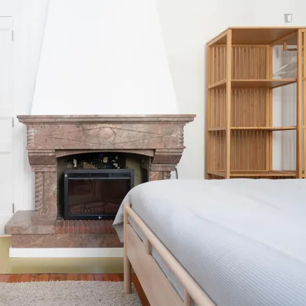 Rent this 16 bed room on Avenida Barbosa du Bocage 19 in 1000-120 Lisbon, Portugal