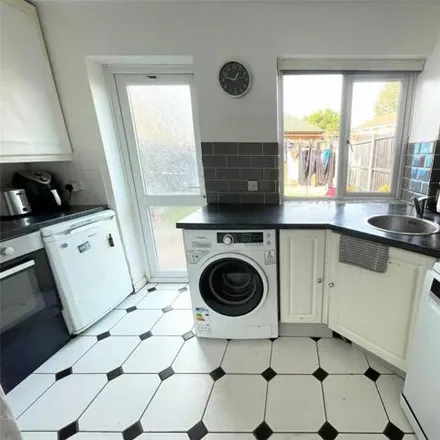 Image 2 - 11, 11 Alice Thompson Close, London, SE12 9PW, United Kingdom - House for sale