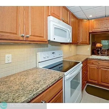 Image 4 - 3355 Southeast 15th Street, Lauderdale-by-the-Sea, Broward County, FL 33062, USA - Condo for sale