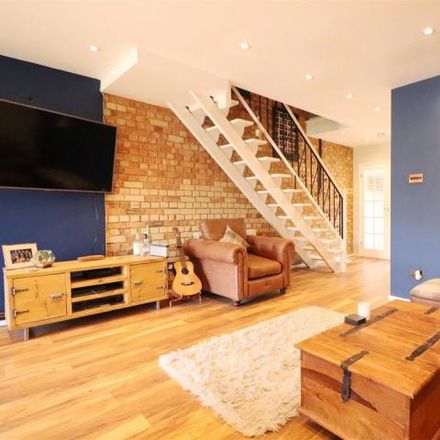 Rent this 3 bed house on Hanover Way in London, DA6 8BU