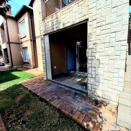 Rent this 2 bed apartment on Sun Crest in Sonneglans, Randburg