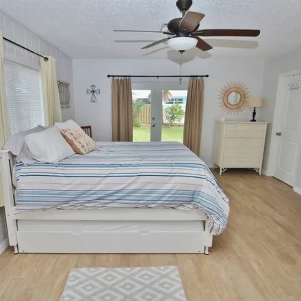 Rent this 2 bed townhouse on New Smyrna Beach