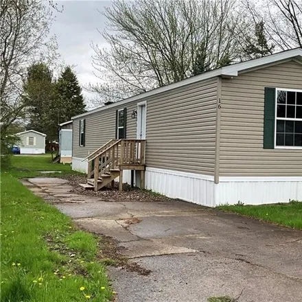 Buy this studio apartment on 14 Westfield Drive in Village of Medina, NY 14103