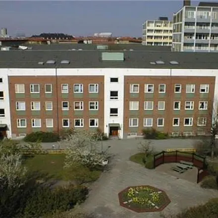Rent this 2 bed apartment on Sorgenfrivägen 33 in 214 40 Malmo, Sweden