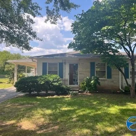 Rent this 3 bed house on 2004 Nelson St SE in Decatur, Alabama