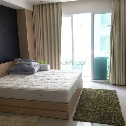 Rent this 1 bed apartment on Ratchada Place in Soi Inthamara 47, Din Daeng District