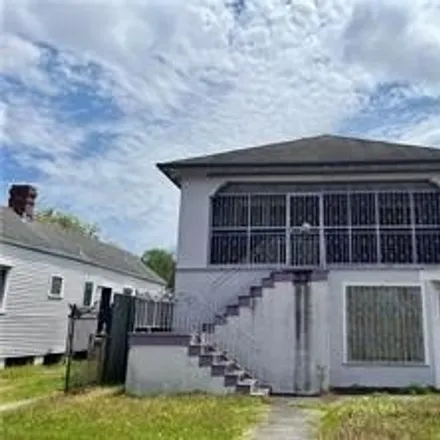 Buy this 6 bed house on 600 North Murat Street in New Orleans, LA 70119