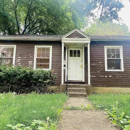 Buy this 3 bed house on 2237 East Monroe Street in East Springfield, Springfield