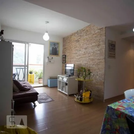 Rent this 2 bed apartment on Eskimó Sorvetes in Rua Doutor Paulo César, Pé Pequeno