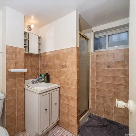 Image 7 - 109-32 202nd Street, New York, NY 11412, USA - House for sale