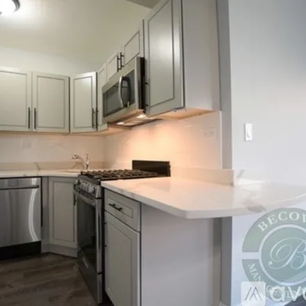 Rent this 1 bed apartment on 1521 W Sherwin Ave