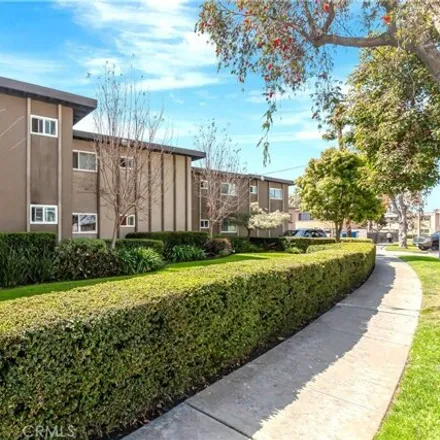 Image 1 - 302 East Pearson Avenue, Anaheim, CA 92802, USA - House for sale
