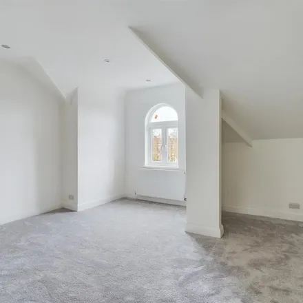 Image 6 - Dolly Rock, Crown Road, London, TW1 3EE, United Kingdom - Apartment for rent