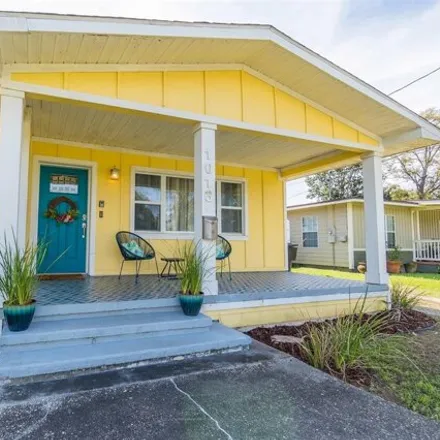Buy this 2 bed house on 1075 East Bobe Street in Pensacola, FL 32503