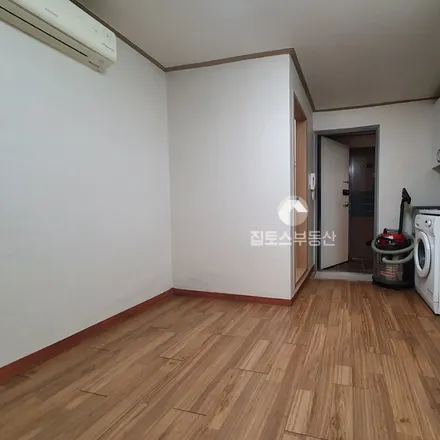 Rent this studio apartment on 서울특별시 관악구 봉천동 196-31