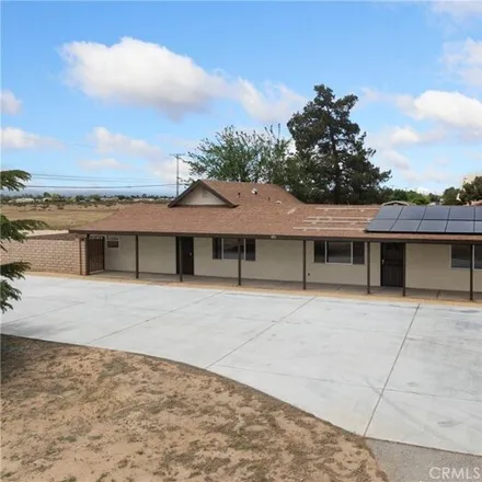 Image 1 - 22475 Nisqually Road, Apple Valley, CA 92308, USA - House for sale