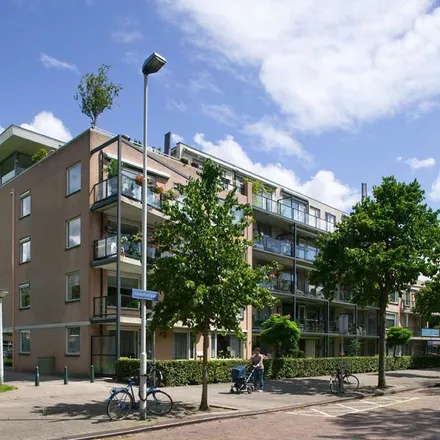 Rent this 2 bed apartment on Bisschopstraat 10B in 3039 VB Rotterdam, Netherlands