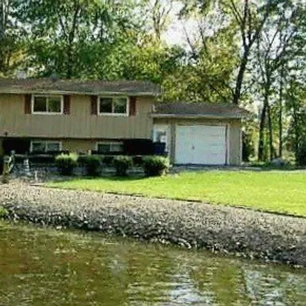 Rent this 3 bed house on Country Club Drive in Channel Lake, Lake County