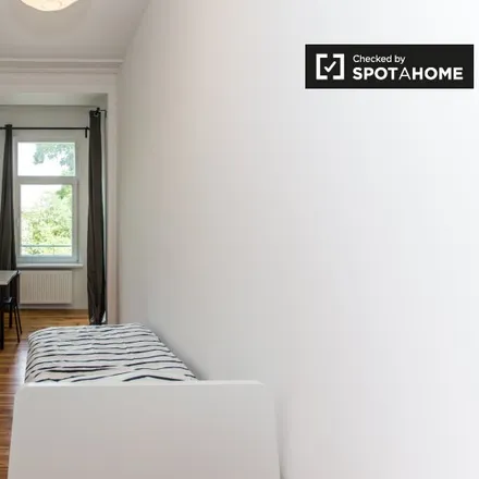 Rent this 6 bed room on Buschkrugallee 21B in 12359 Berlin, Germany