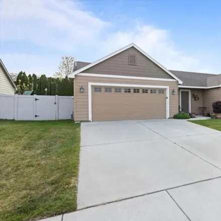 Buy this 3 bed house on 6025 Klickitat Lane in Pasco, WA 99301