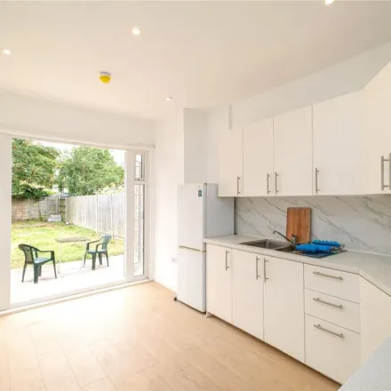 Rent this 5 bed apartment on unnamed road in London, IG6 3HQ