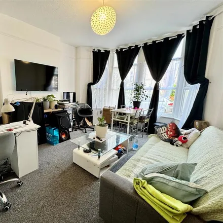 Image 2 - Boscombe Road, Southend-on-Sea, SS2 5JH, United Kingdom - Apartment for rent