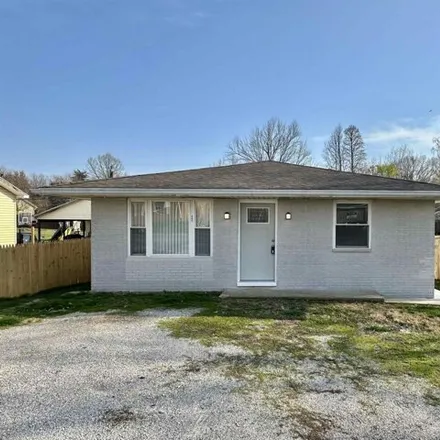 Buy this 3 bed house on 609 East Adams Avenue in Chandler, Warrick County