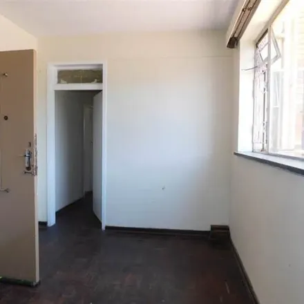 Image 3 - Frances Street, Yeoville, Johannesburg, 2001, South Africa - Apartment for rent