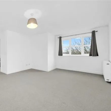 Rent this 2 bed room on 5 Taunton Drive in London, N2 8JD