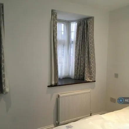 Image 3 - Aintree Crescent, London, IG6 2HD, United Kingdom - House for rent