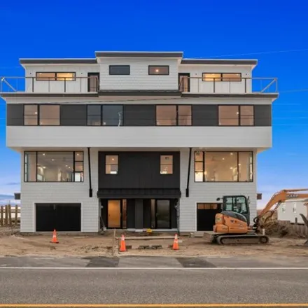 Buy this 5 bed condo on 921 Stone Harbor Blvd W in Cape May Court House, New Jersey