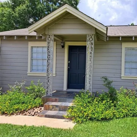 Rent this 3 bed house on Roosevelt Elementary School in 6700 Fulton Street, Houston